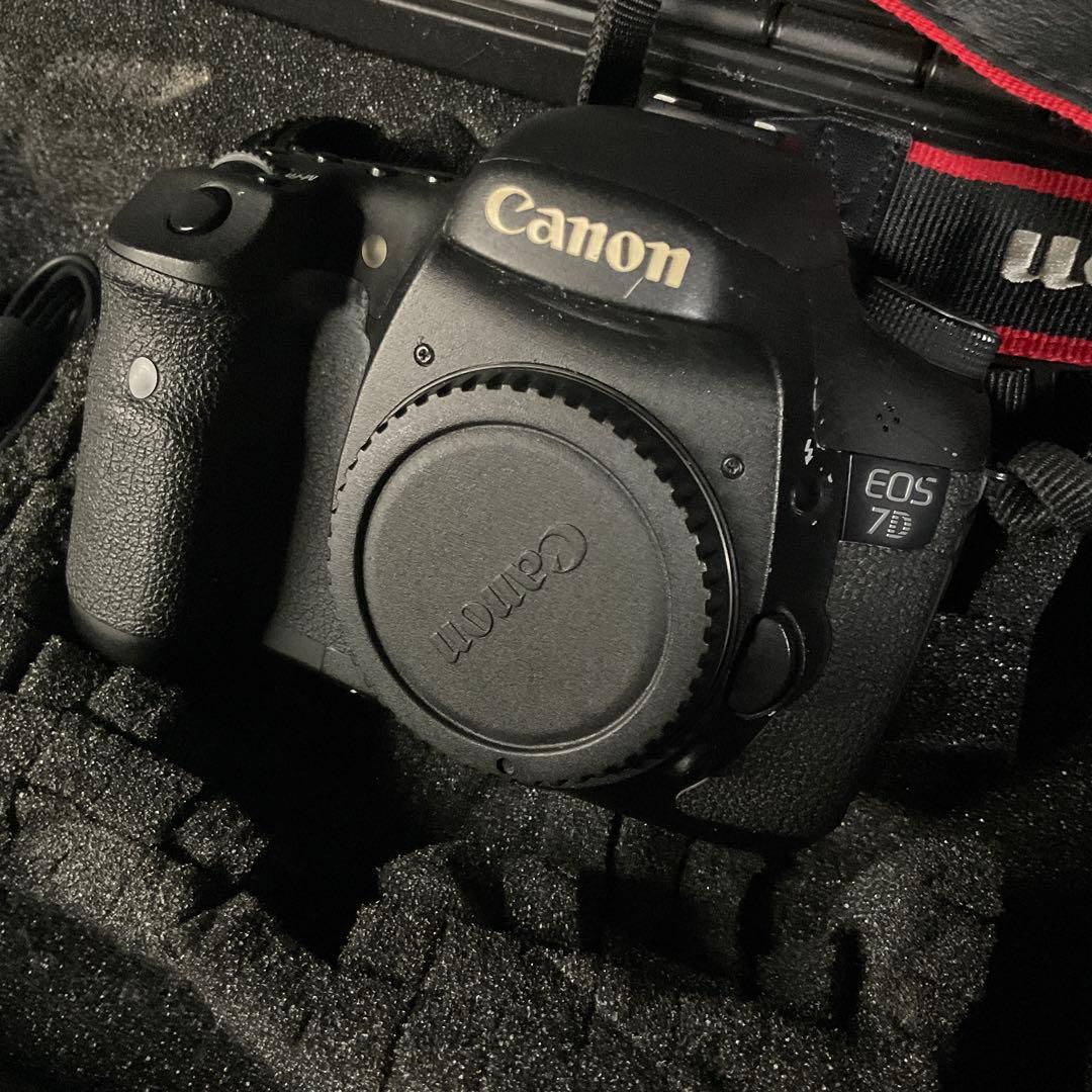 Canon デジタル一眼レフカメラ 本体 ハードケース付き 動作未確認