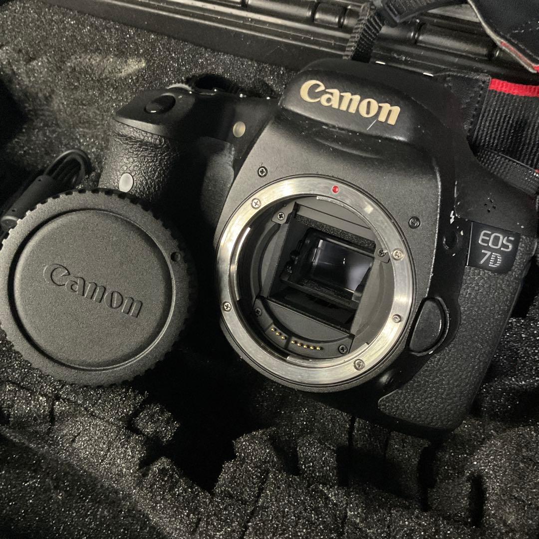 Canon デジタル一眼レフカメラ 本体 ハードケース付き 動作未確認