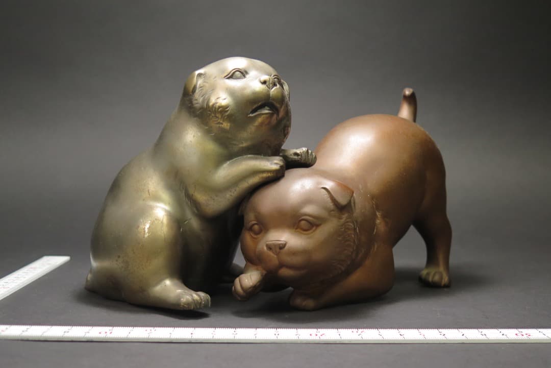 【即購入可】銅製／仔・子犬／いぬ／一対／飾・置物／芳山／骨董／古美術／金属／工芸