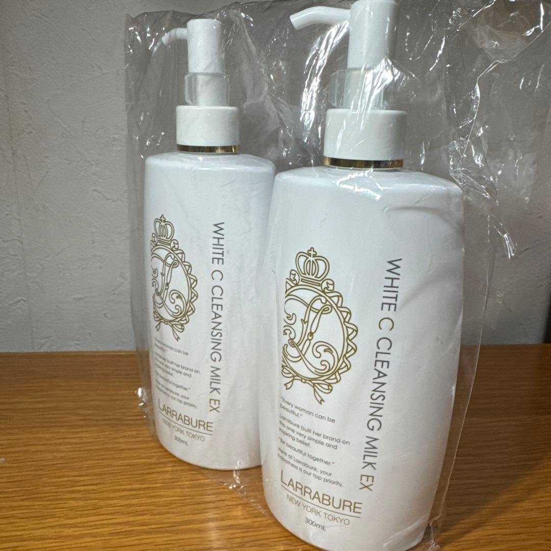 ララビュウ ホワイトCクレンジングミルクEX300ml 2本