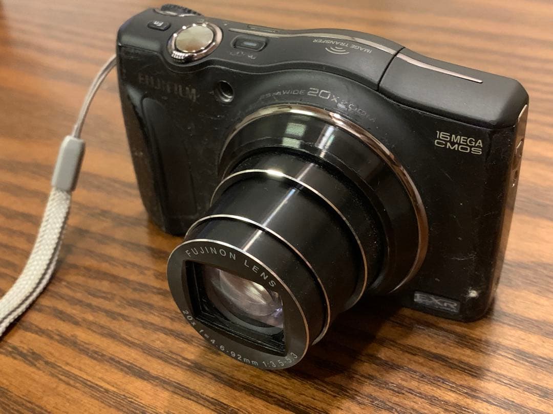 FUJIFILM FinePix F800EXR コンデジ　ジャンク品