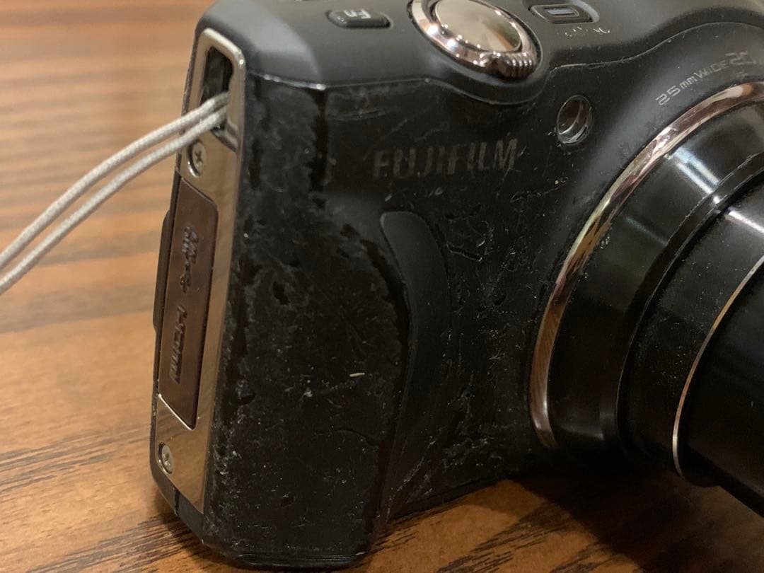 FUJIFILM FinePix F800EXR コンデジ　ジャンク品