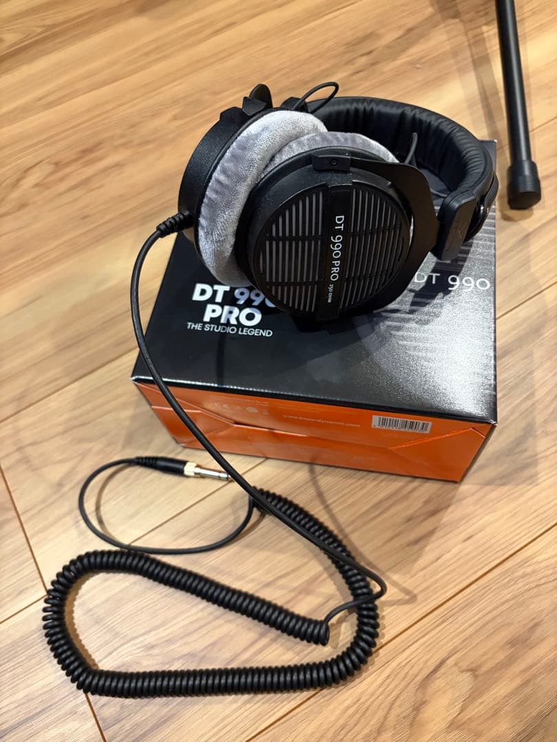 ヘッドホン Beyerdynamic DT 990 PRO