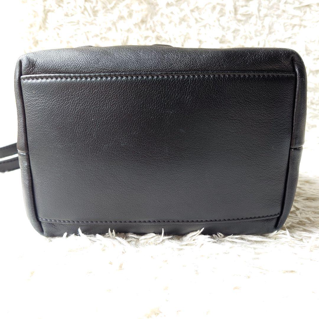 Jimmy Choo ジュノ 巾着 ブラック 型押しロゴ デカロゴ