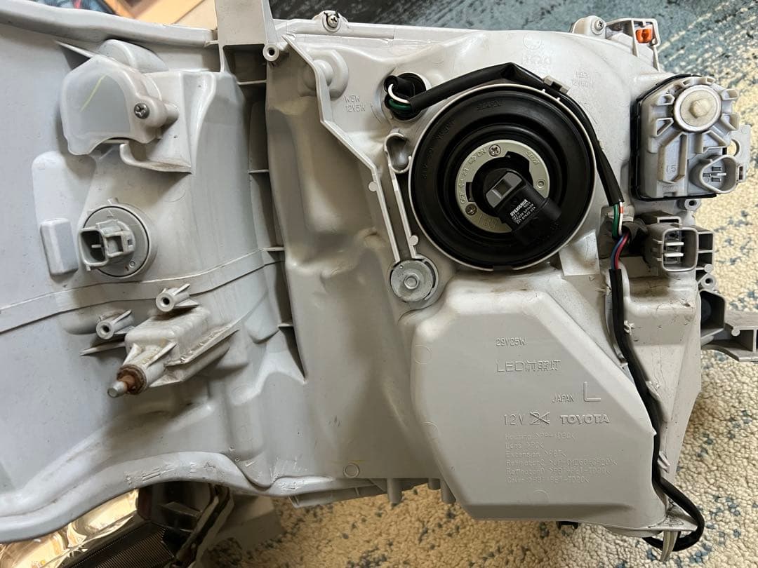 7*Ⅶ様 トヨタ ハイエース 7型 ヘッドライト インナーブラック ラプター