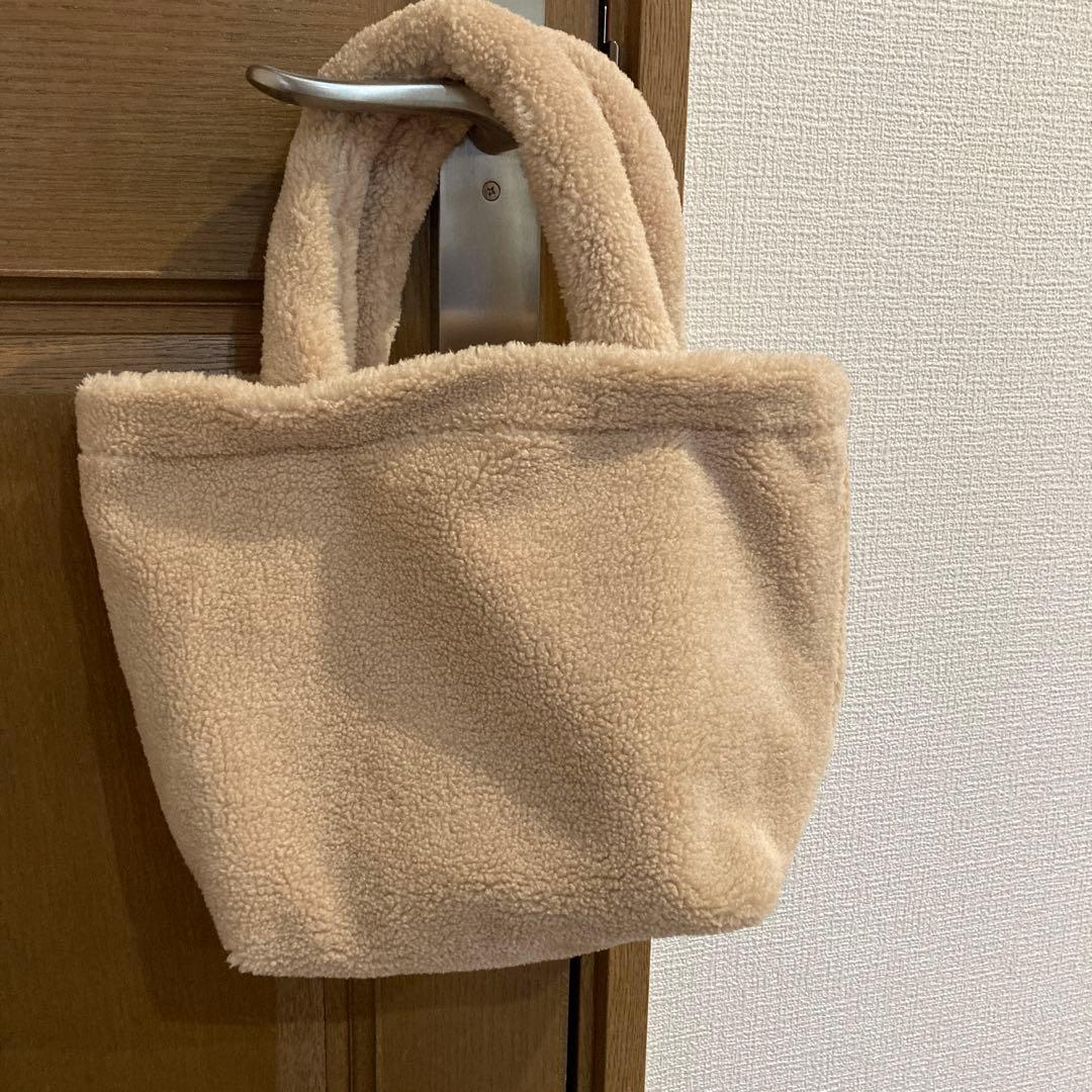 PRADAもこもこふあふあトートバッグ　ノベルティ　ベージュ（1点のみ）