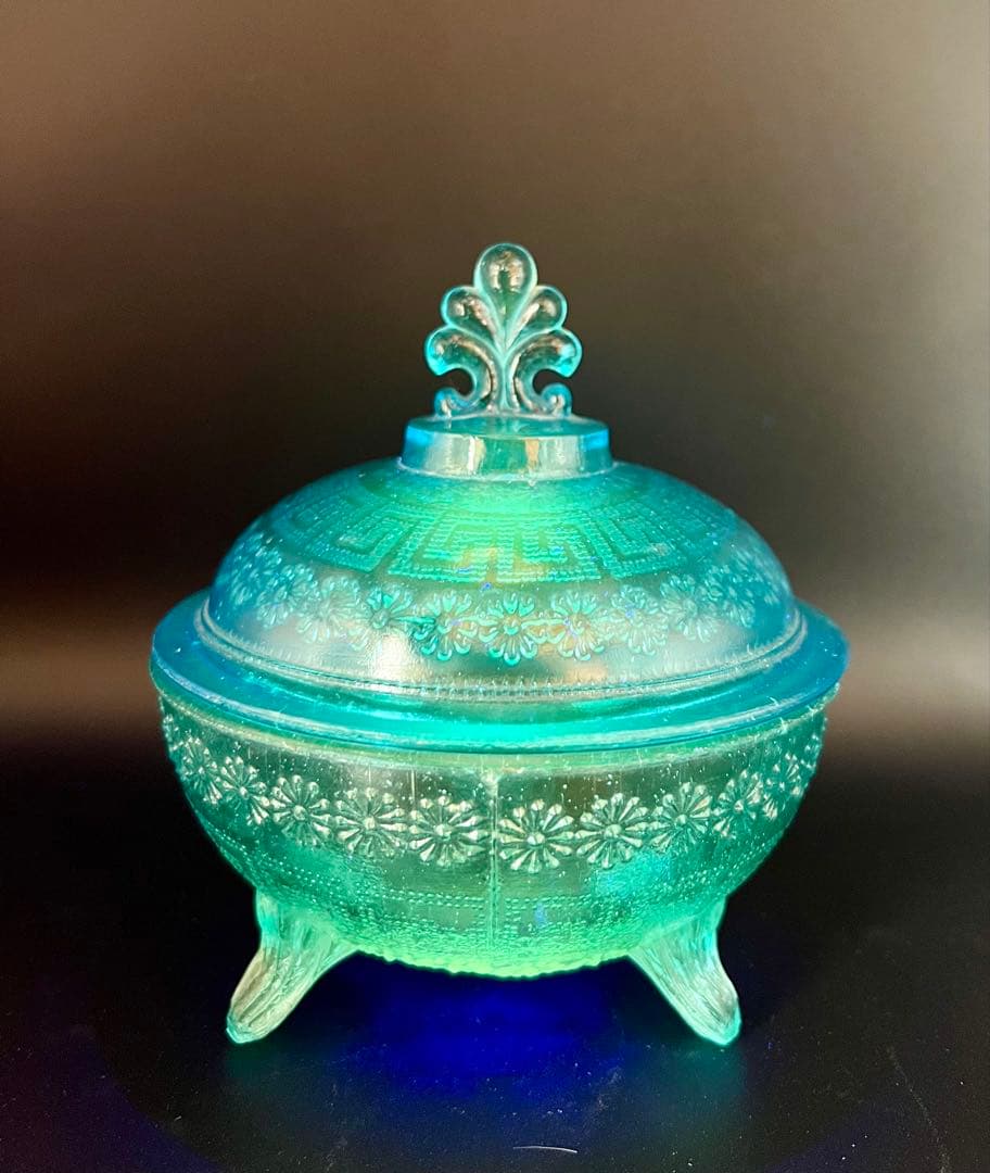 型ガラス蓋物　菓子器　キャンディポット　ボンボニエール　ウランガラス　大正ロマン