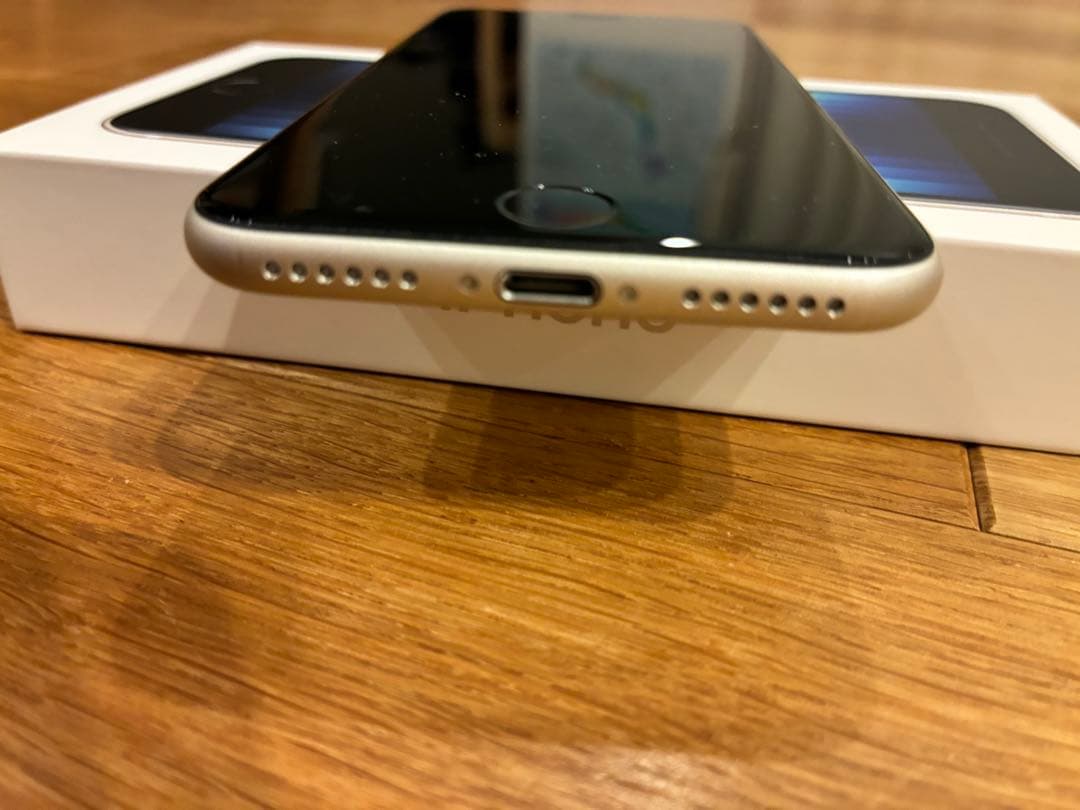 Apple iPhone SE (第3世代) スターライト128GB