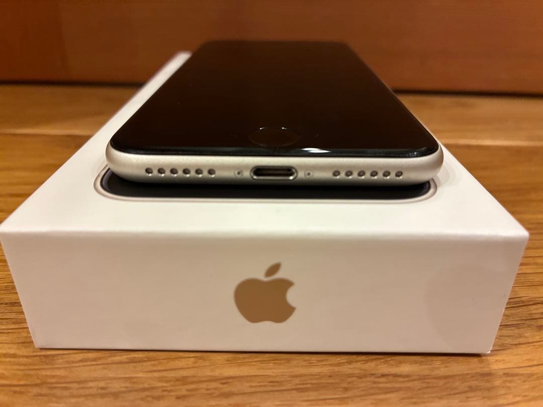 Apple iPhone SE (第3世代) スターライト128GB