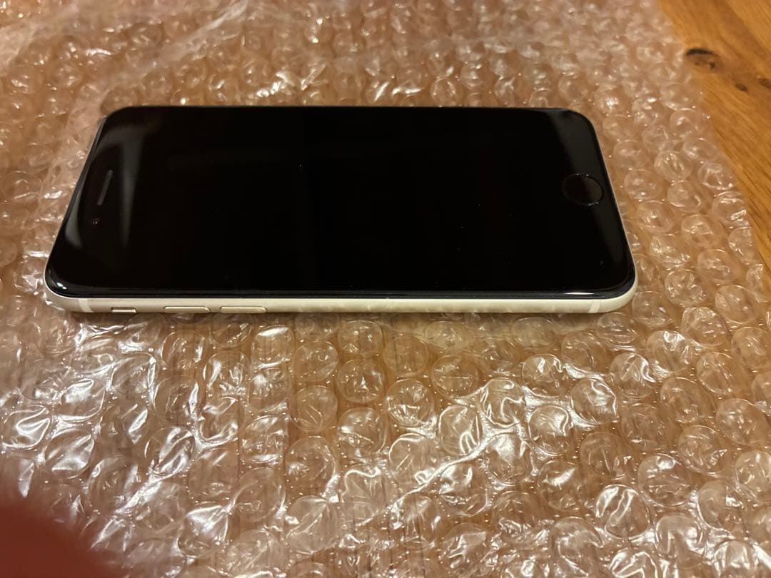 Apple iPhone SE (第3世代) スターライト128GB