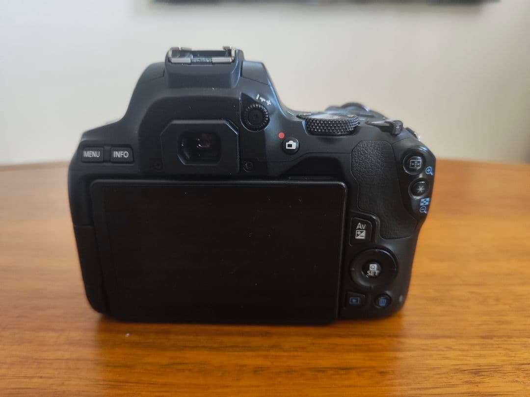 【ジャンク】Canon EOS Kiss X10 デジタル一眼レフカメラ