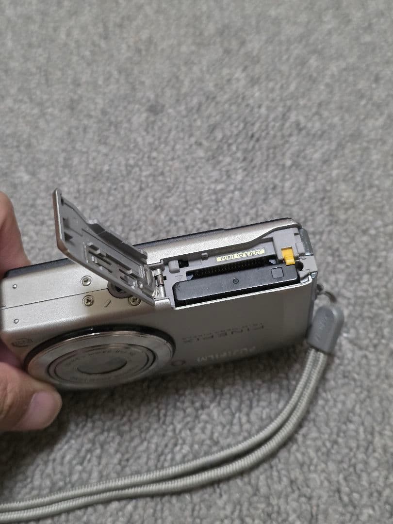 FUJIFILM 【FINEPIX F50fd】12.0メガピクセル コンデジ