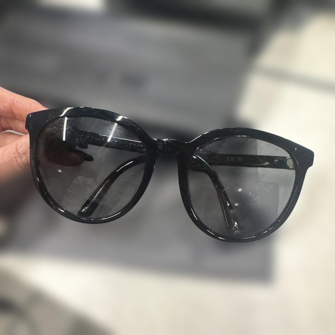 Dior Montaign Min R2F ブラックサングラス