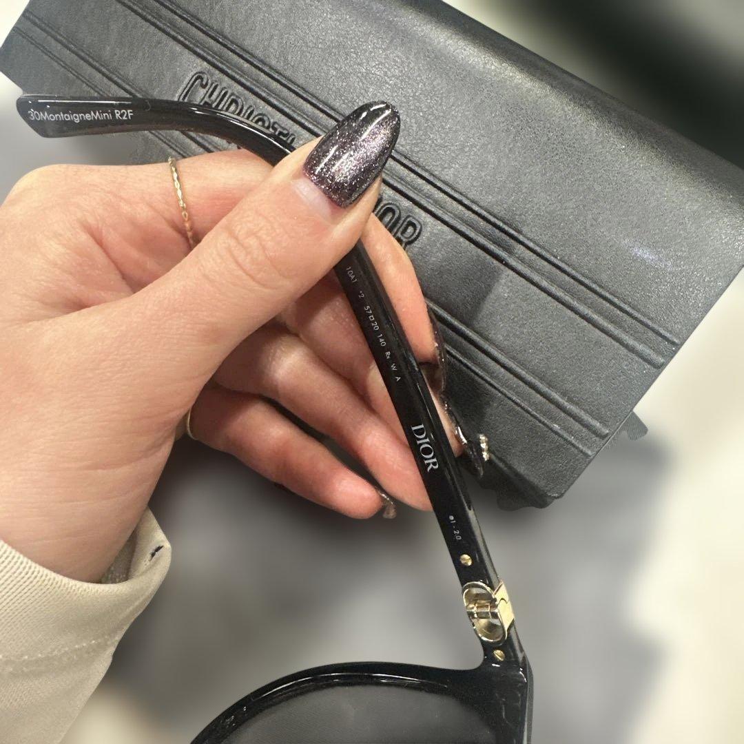 Dior Montaign Min R2F ブラックサングラス