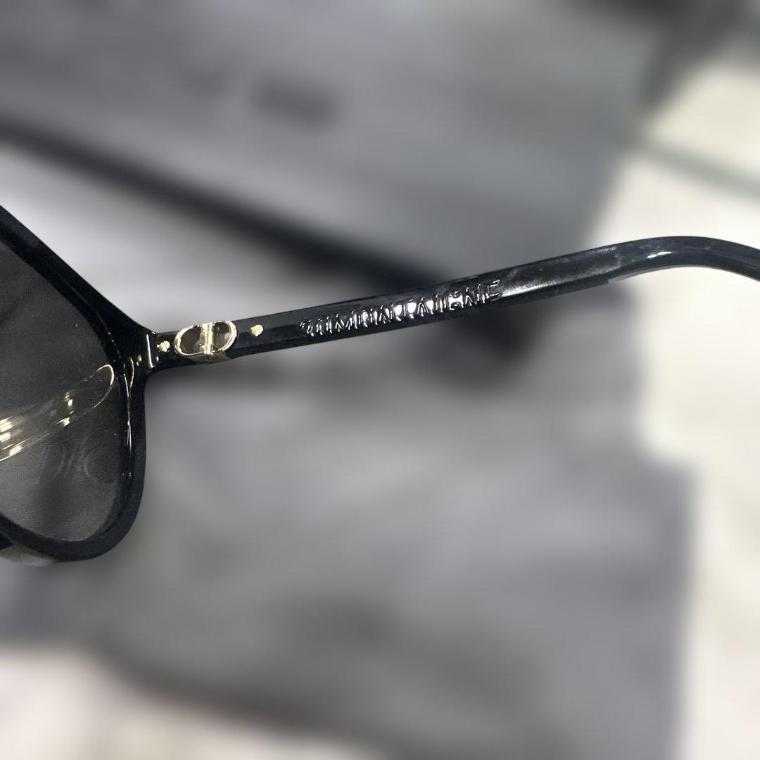 Dior Montaign Min R2F ブラックサングラス