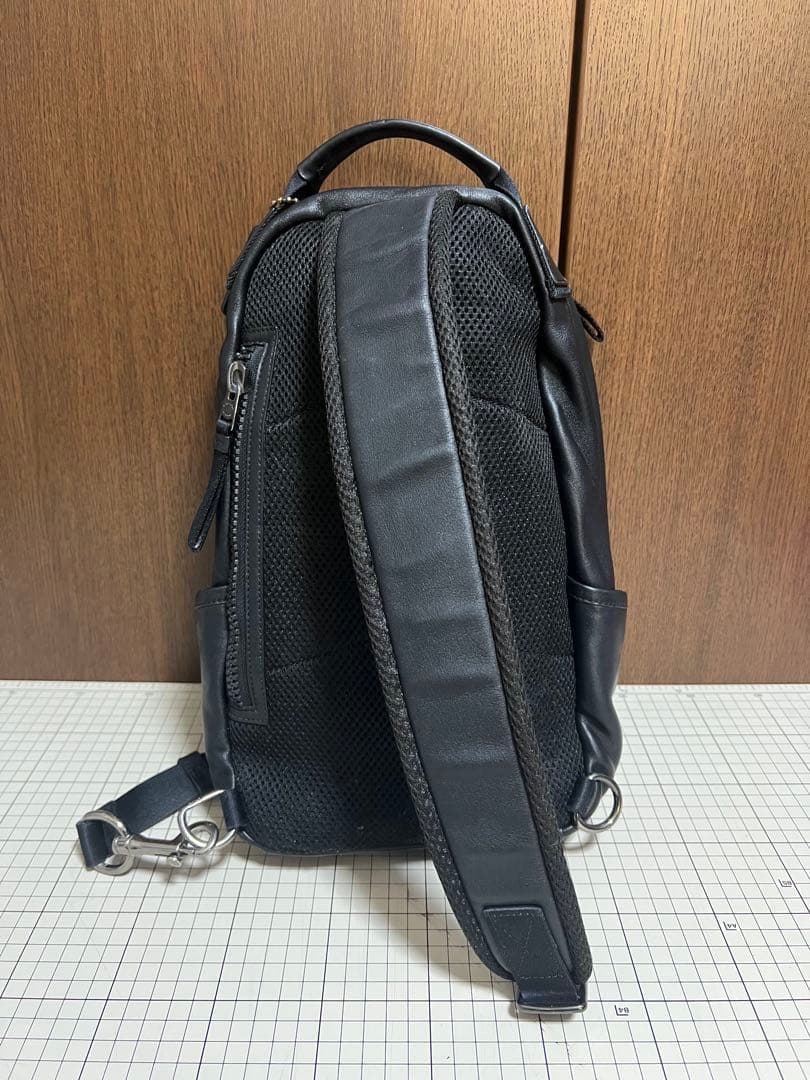 COACH メンズ　ワンショルダーバック　ブラックレザー