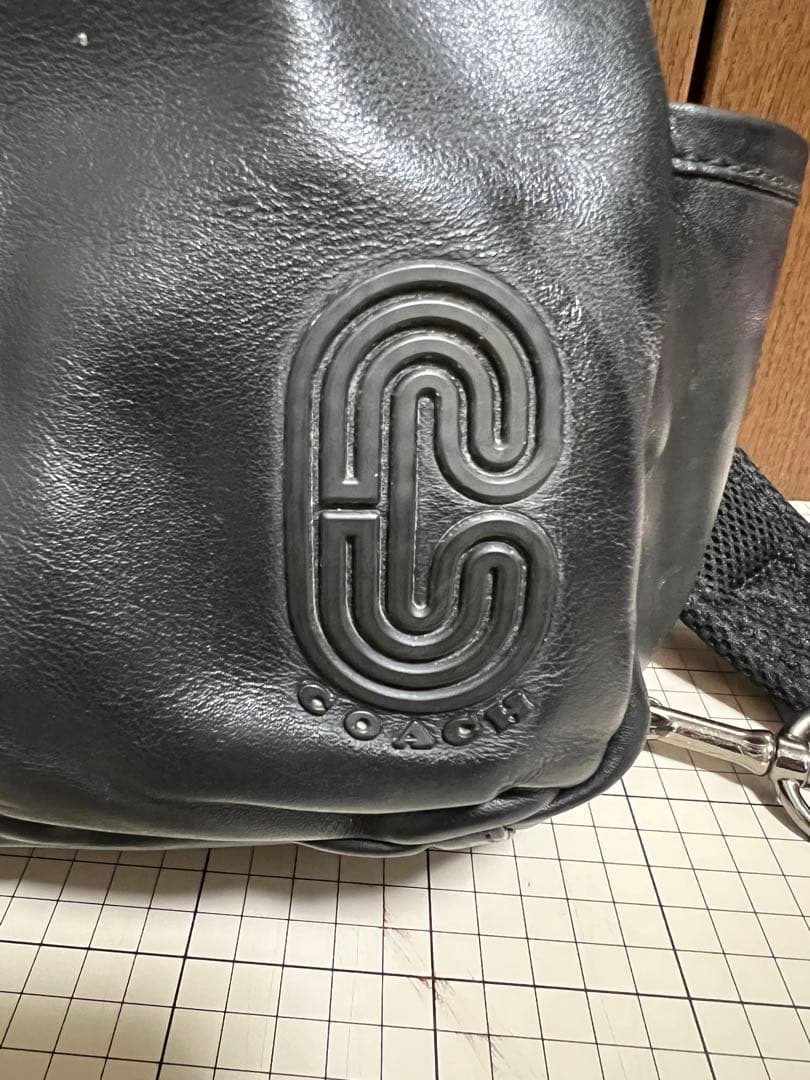 COACH メンズ　ワンショルダーバック　ブラックレザー