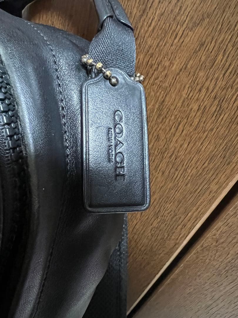COACH メンズ　ワンショルダーバック　ブラックレザー