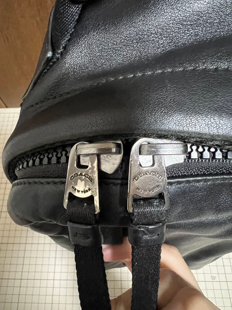 COACH メンズ　ワンショルダーバック　ブラックレザー