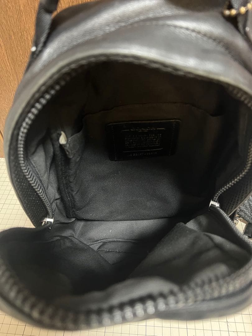 COACH メンズ　ワンショルダーバック　ブラックレザー