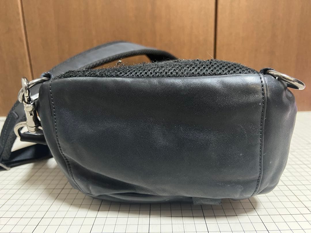 COACH メンズ　ワンショルダーバック　ブラックレザー