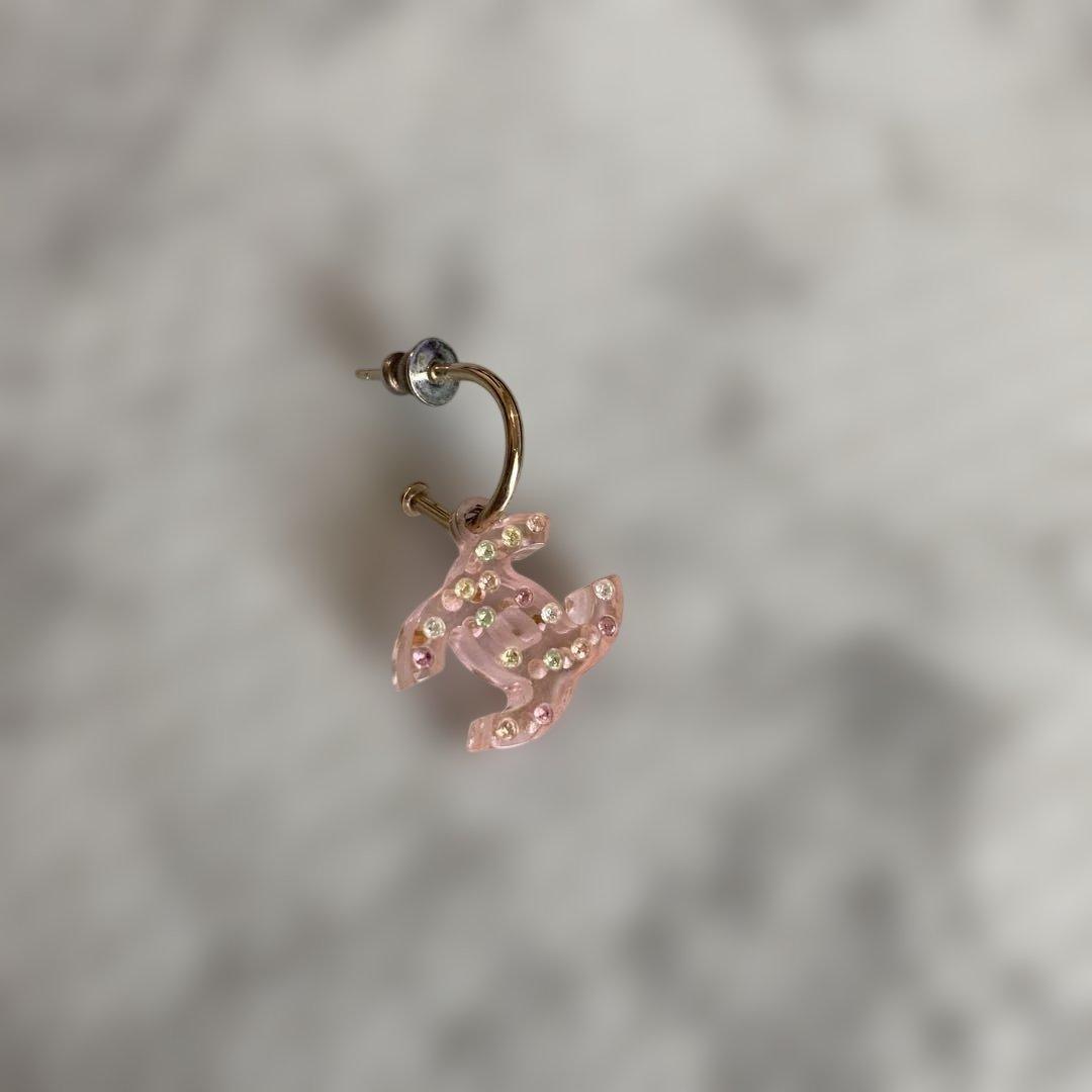 D*k様 CHANEL ピンククリア　ロゴ型ピアス　片耳