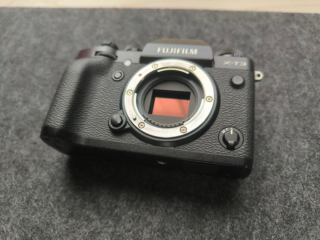 【FUJIFILM X-T3 ボディ】木製グリップ付き／動作良好