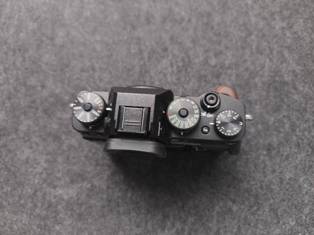 【FUJIFILM X-T3 ボディ】木製グリップ付き／動作良好