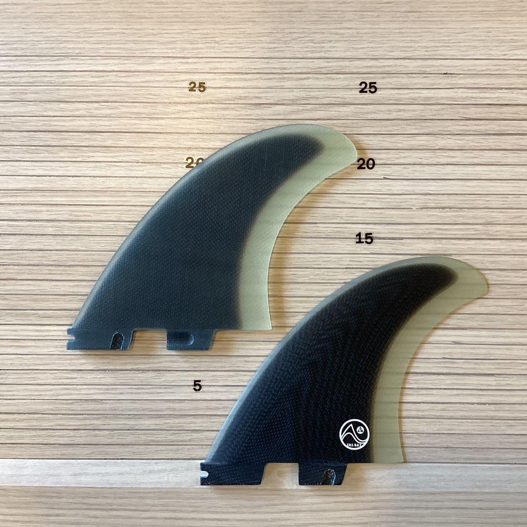 新品　ツインフィン　FCS2 素材：グラスファイバー T.H.E D.A.Y