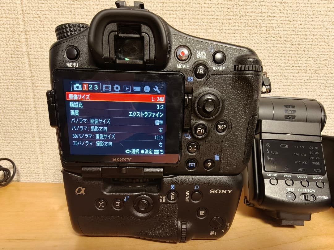 SONY α77 SLT-A77V + VG-C77AM　+　HVL-F42AM