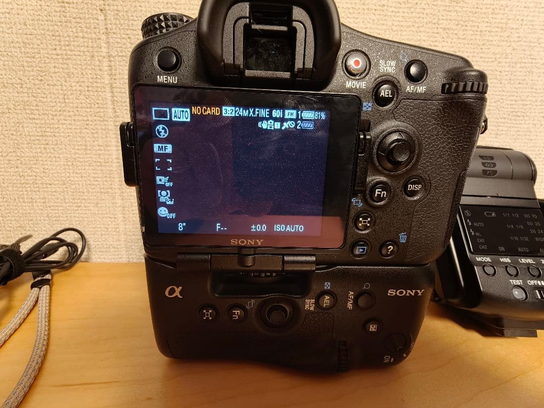 SONY α77 SLT-A77V + VG-C77AM　+　HVL-F42AM