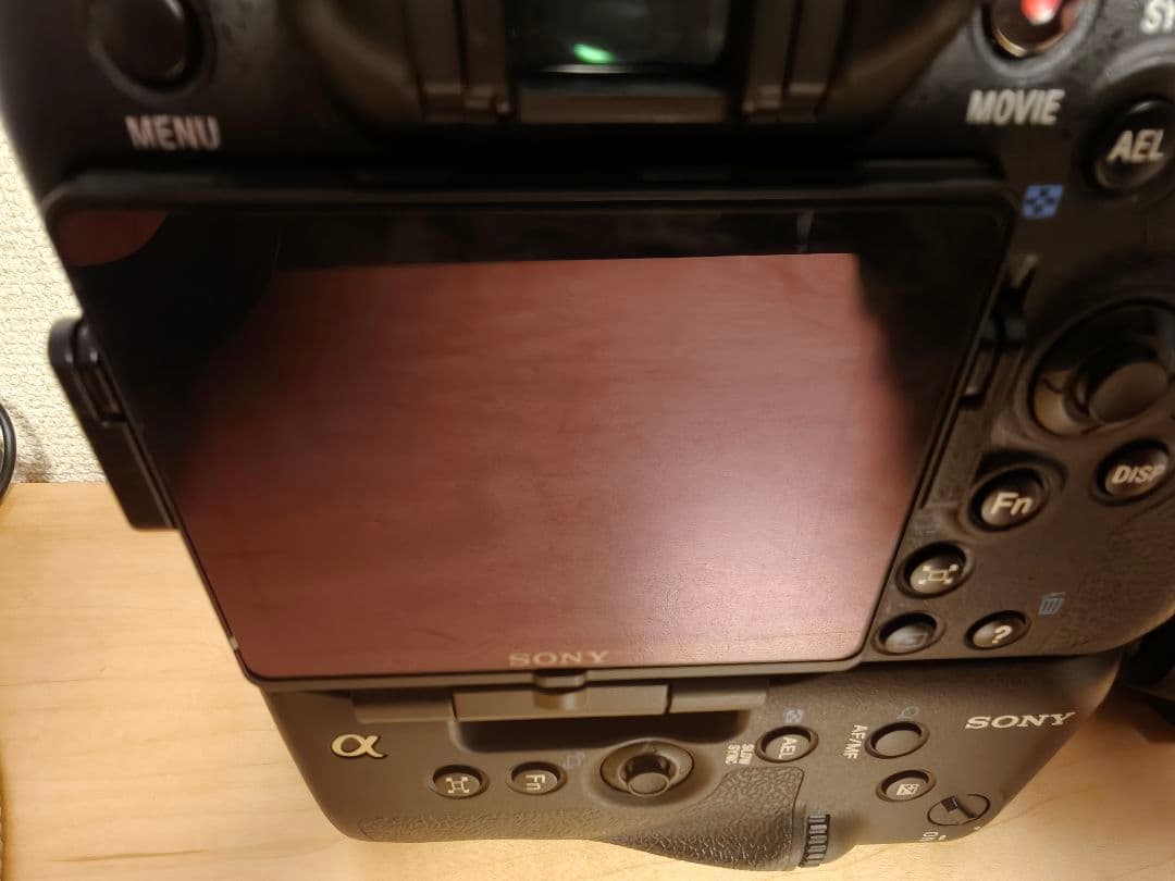 SONY α77 SLT-A77V + VG-C77AM　+　HVL-F42AM