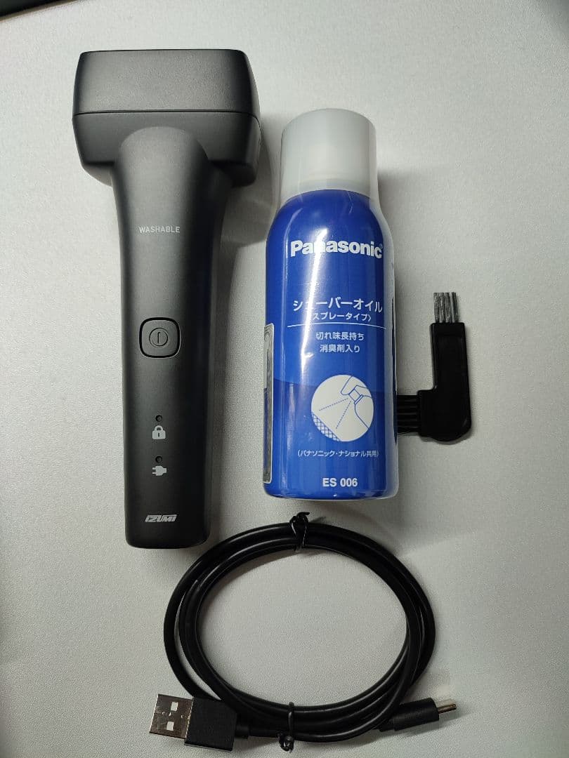 ほぼ新品 IZF-V855W-K 往復式シェーバー 5枚刃 izumi セット