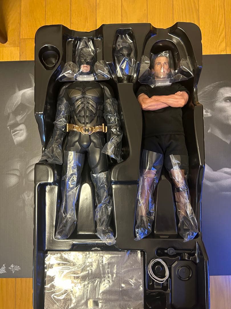 ホットトイズ　バットマンアーマリー ブルース・ウェイン 1/6スケール