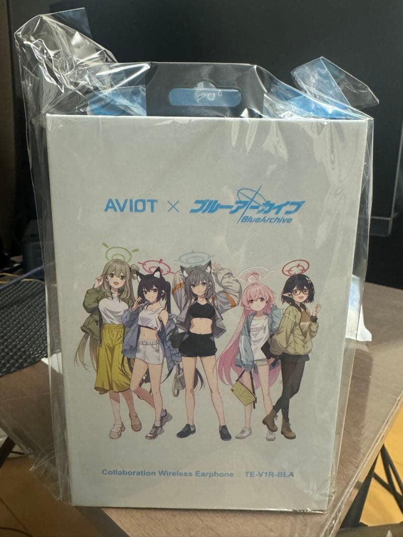 AVIOT ブルーアーカイブ コラボイヤホン TE-V1R-BLA