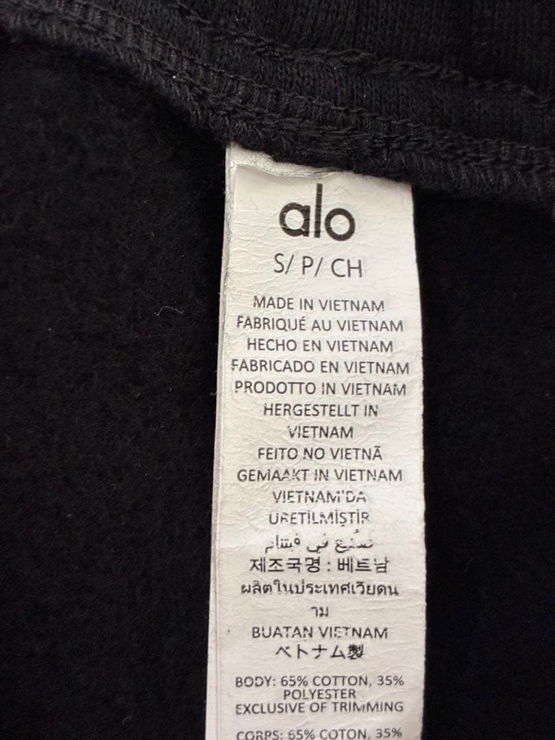 alo yoga ブラックショートパンツ　Sサイズ