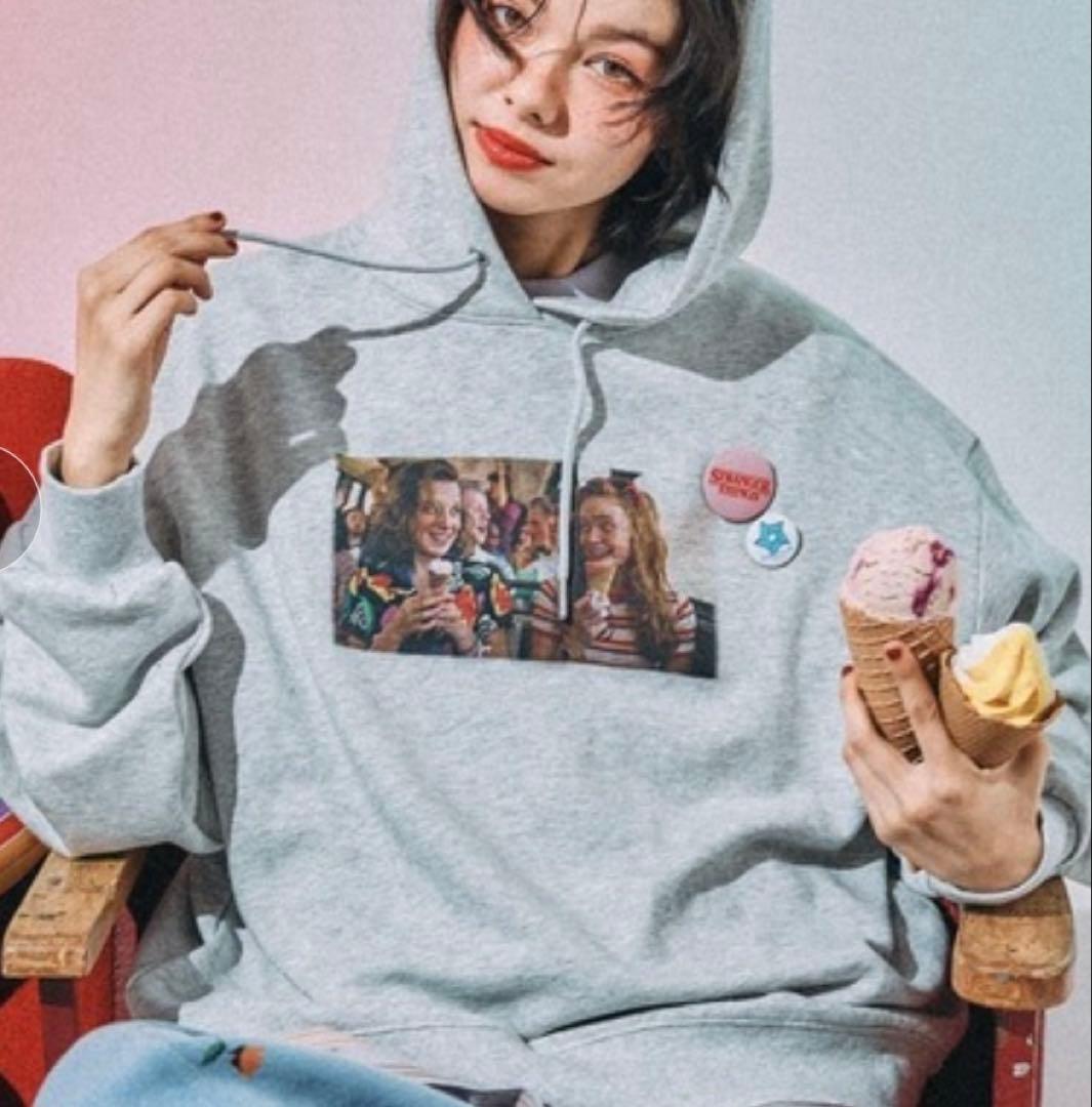 【即購入可】STRANGER THINGS コラボ 缶バッジ付きパーカー M