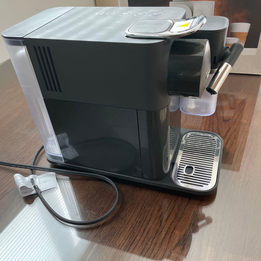 美品　Nespresso ラティシマ.ワンプラス F121-BK-W カプセル付