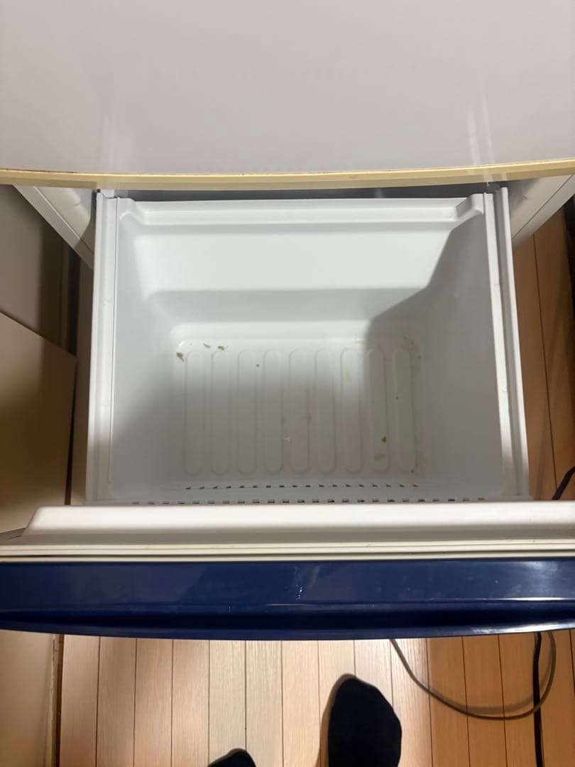 ホワイト冷蔵庫 上下二段式 収納力抜群