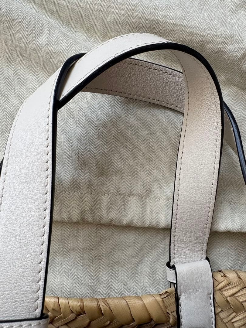 LOEWE ロゴ入り かごバッグ ベージュ/ホワイト