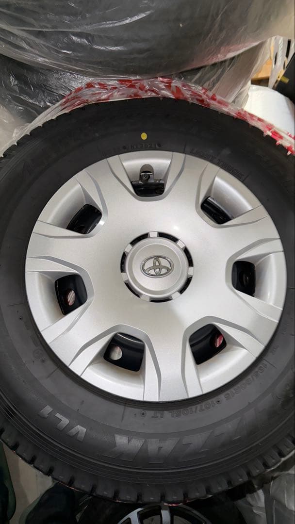は*く様 ハイエース スタッドレス ブリザック 195/80R15 107/10
