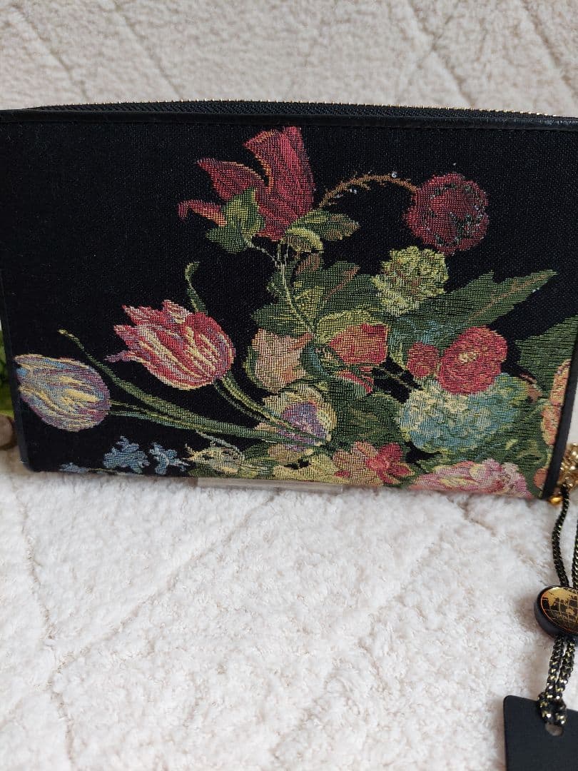 ✨未使用品✨Think 　Bee ！のチェストフィオーレ ラウンドファスナ一財布