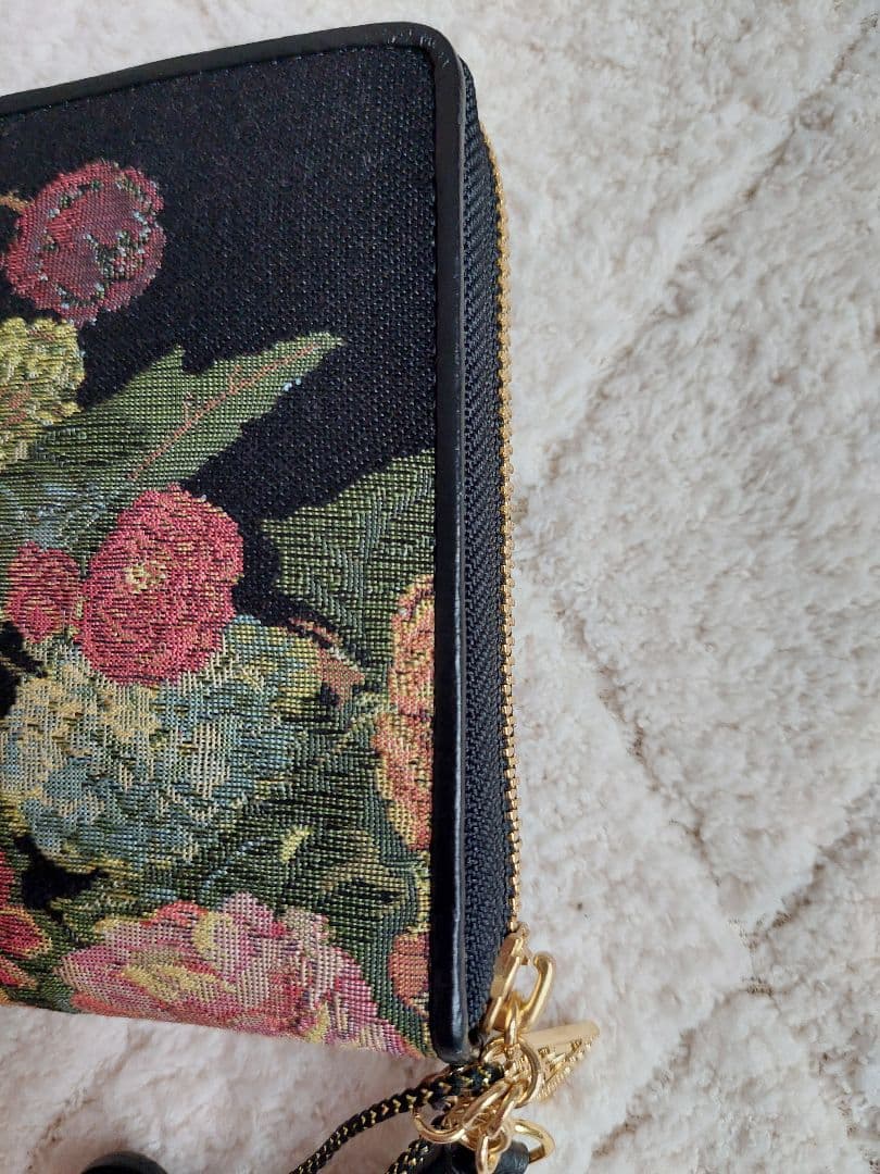 ✨未使用品✨Think 　Bee ！のチェストフィオーレ ラウンドファスナ一財布