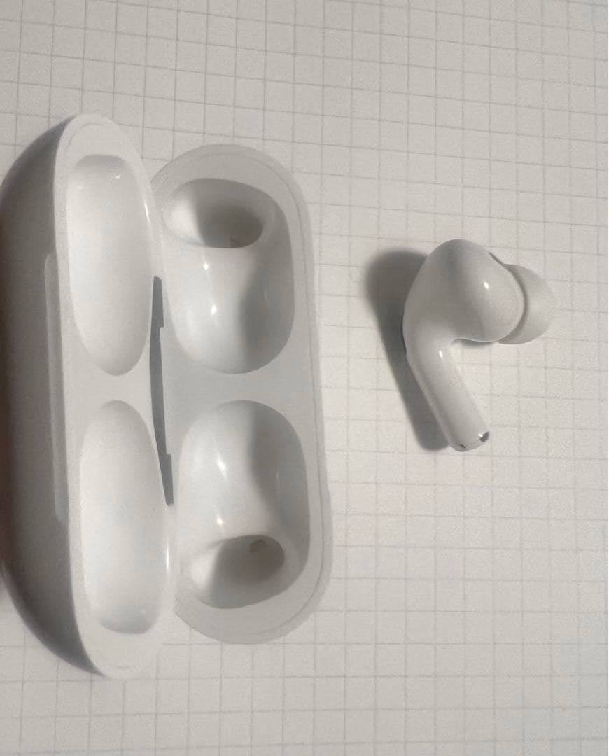 （Lightning）付きAirPods Pro（第2世代）　左