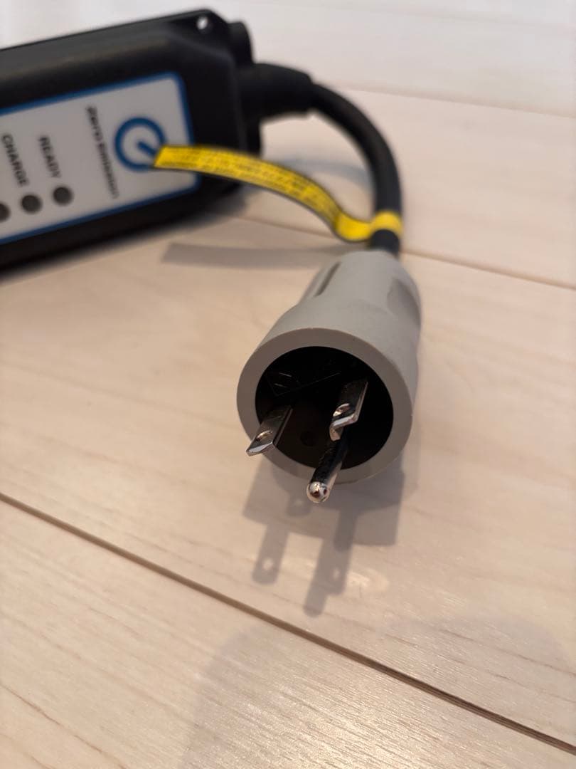 日産　EV充電ケーブル 200v