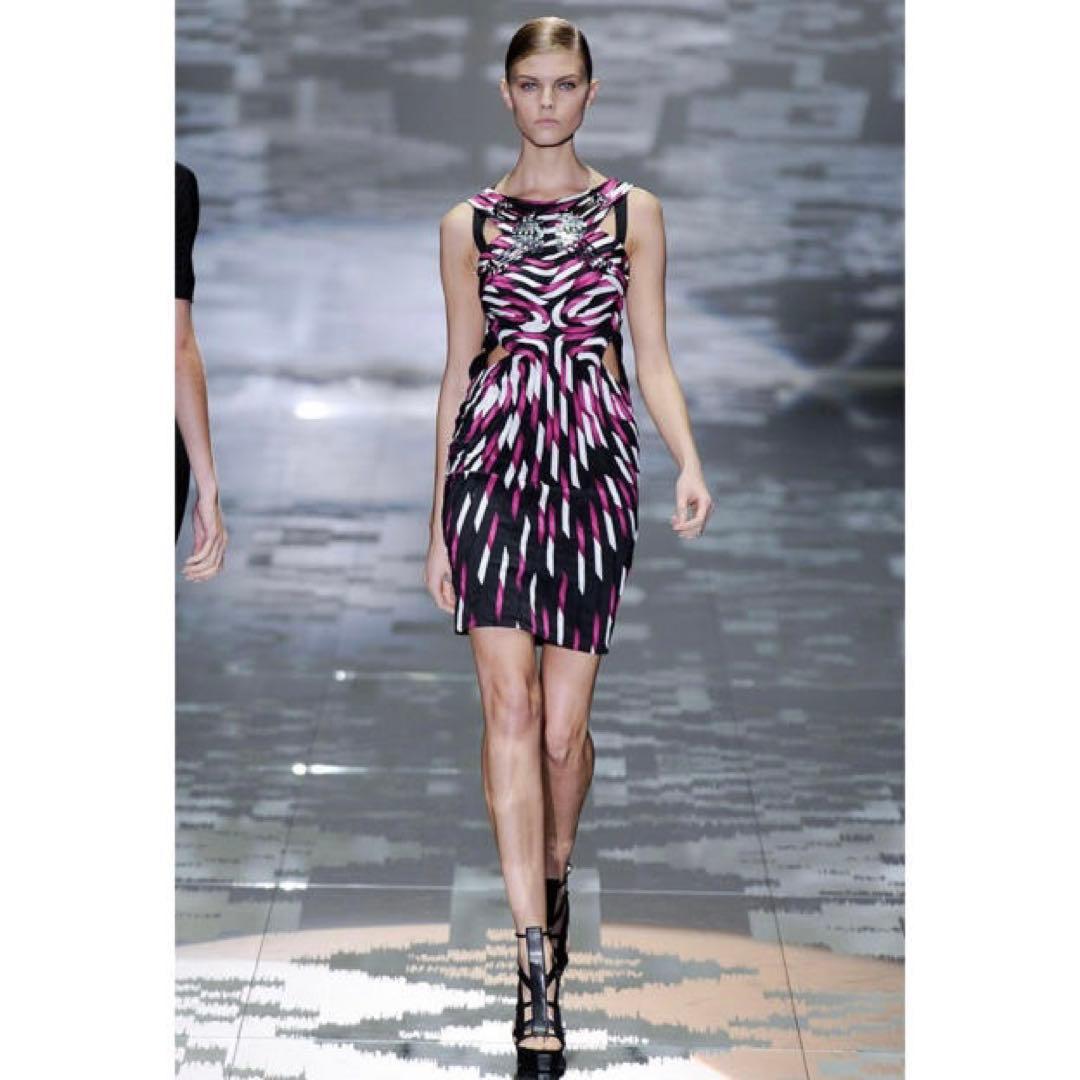 GUCCI 2010SS メタルハーネス グラフィック シルクドレス