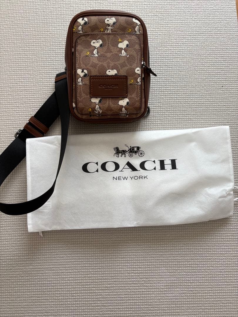 COACH スヌーピー柄 ボディバッグ　未使用