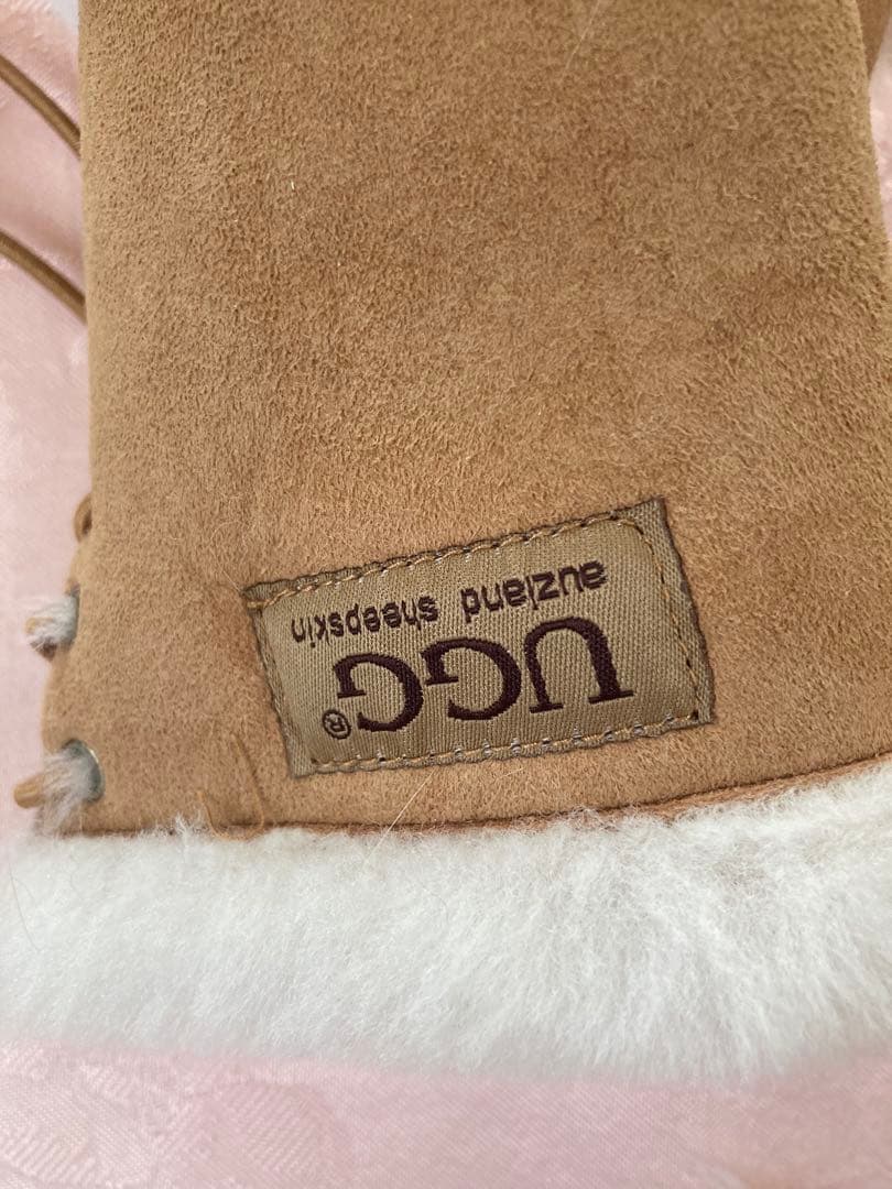 UGG アグ　ムートン手袋　グローブ　箱付き　レディース