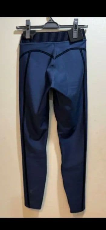 ネイビーカラー