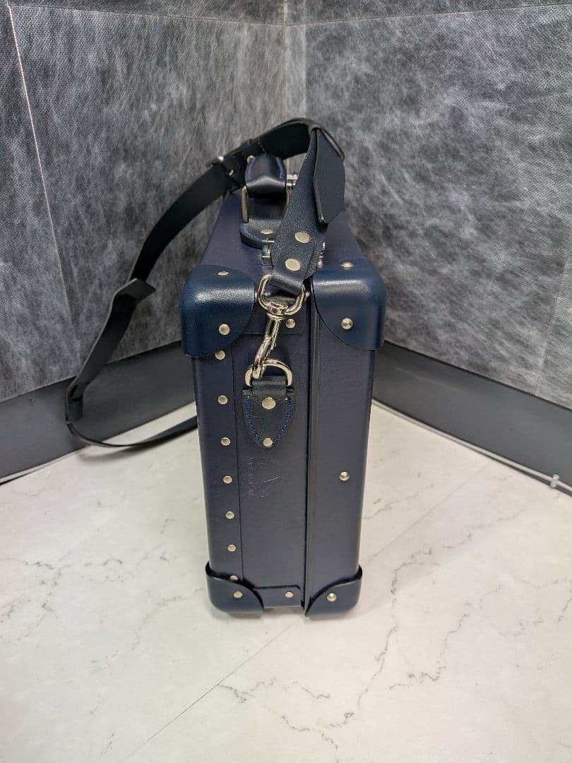 ③グローブトロッター ネイビー スモールアタッシェショルダー